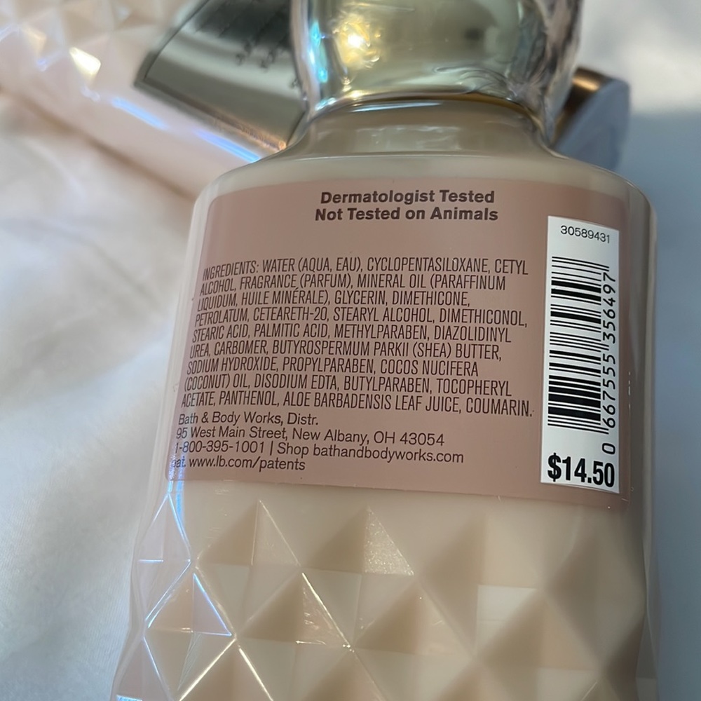 Bath & Body Works Snowflakes & Cashmere Body Lotion NEW! Retired scent!! - Picture 4 of 5